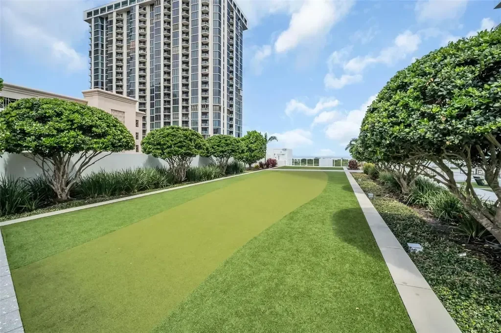 Exterior photo 8