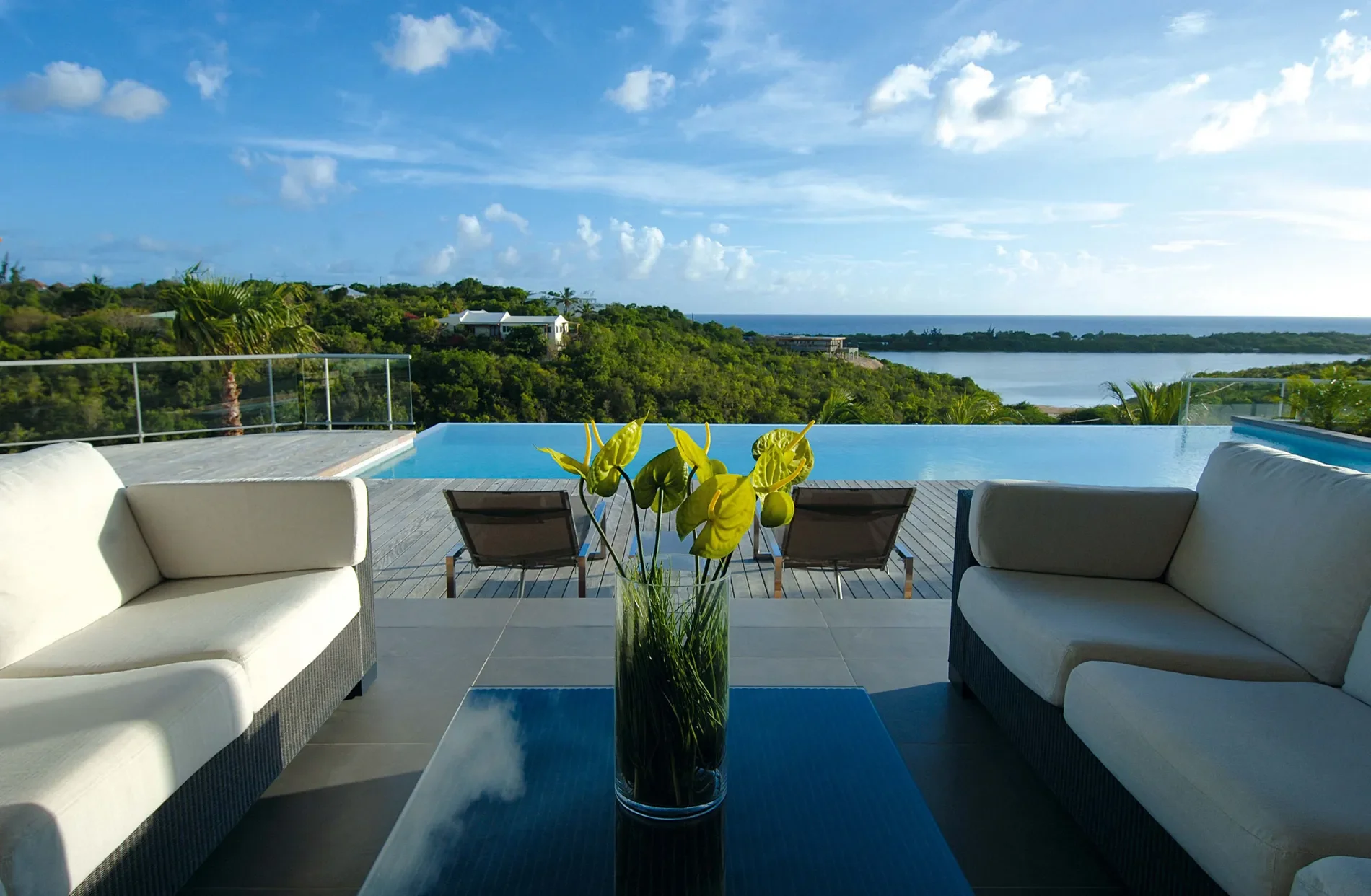 Exterior photo 5