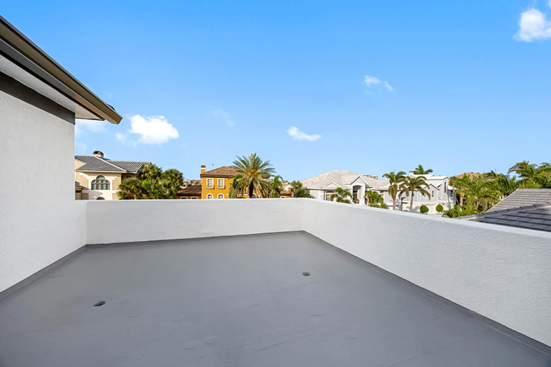 Exterior photo 6