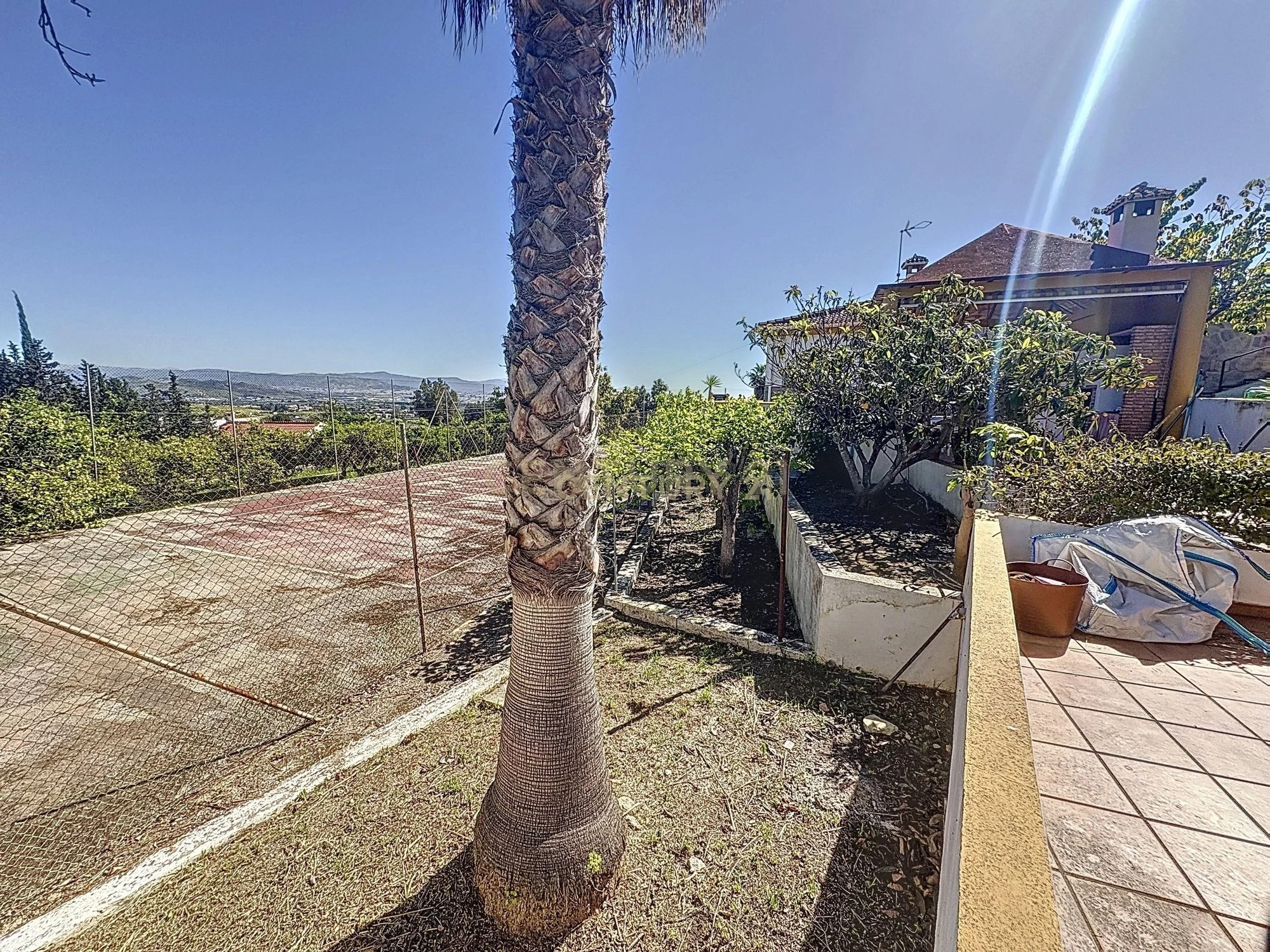 Exterior photo 5