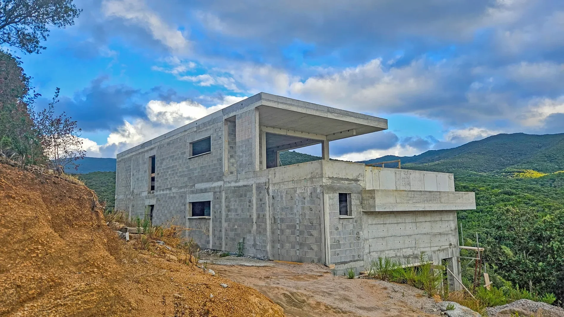Exterior photo 2