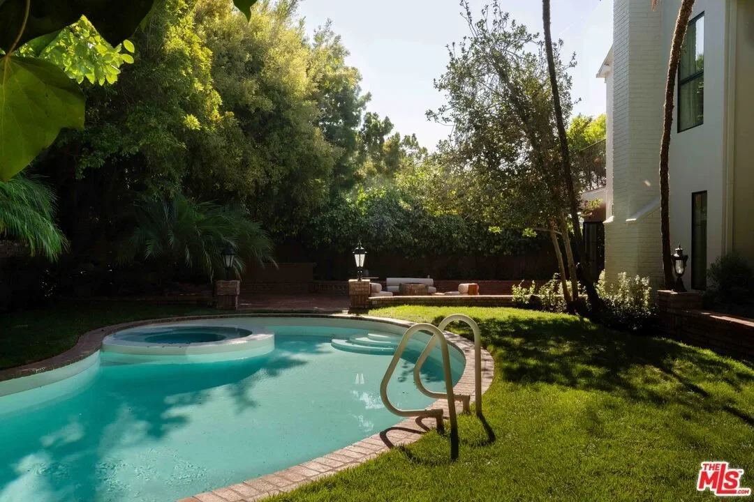 1364 Londonderry Pl, Los Angeles, California, United States. - Photo 9