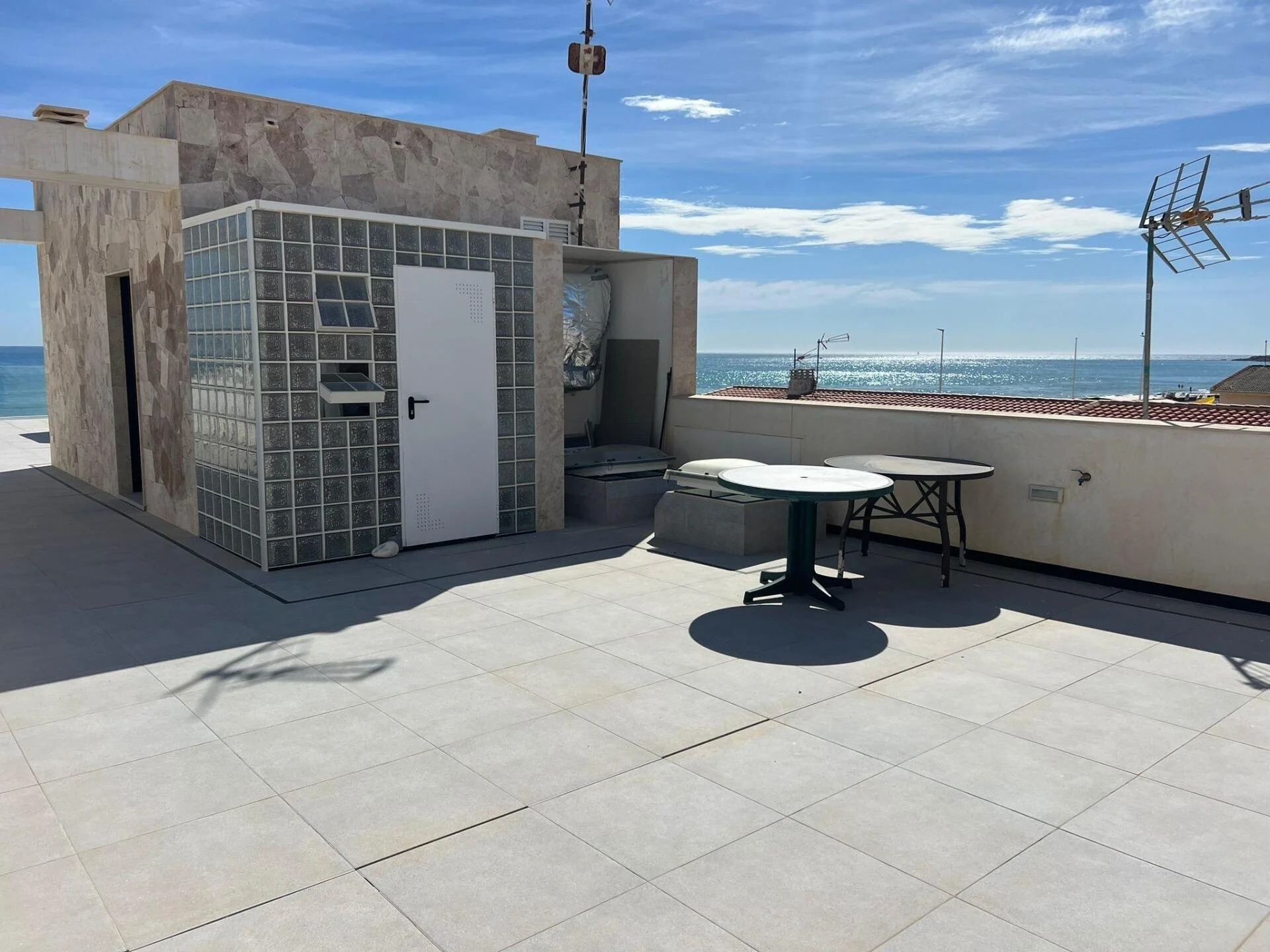 Exterior photo 8