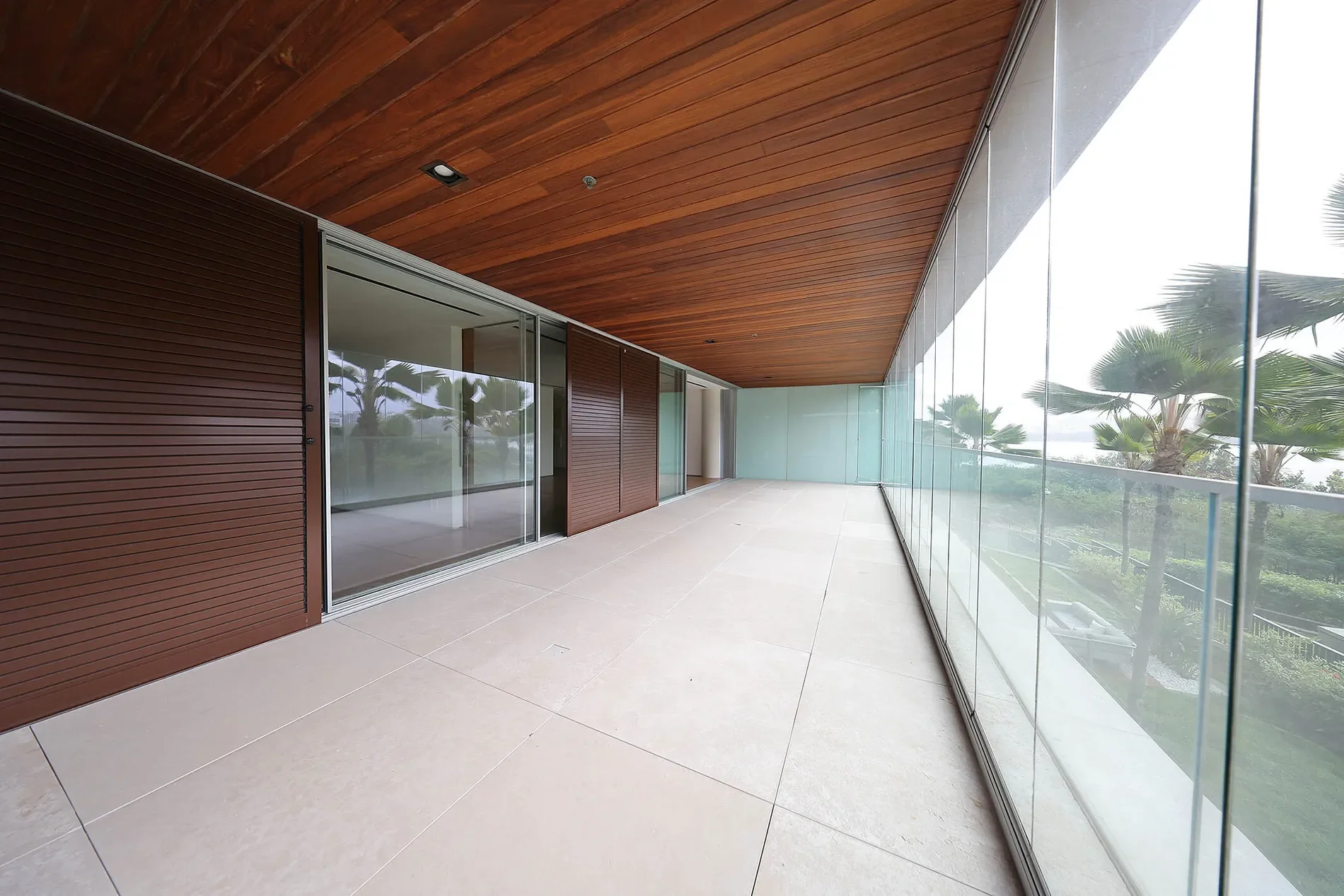 Exterior photo 4