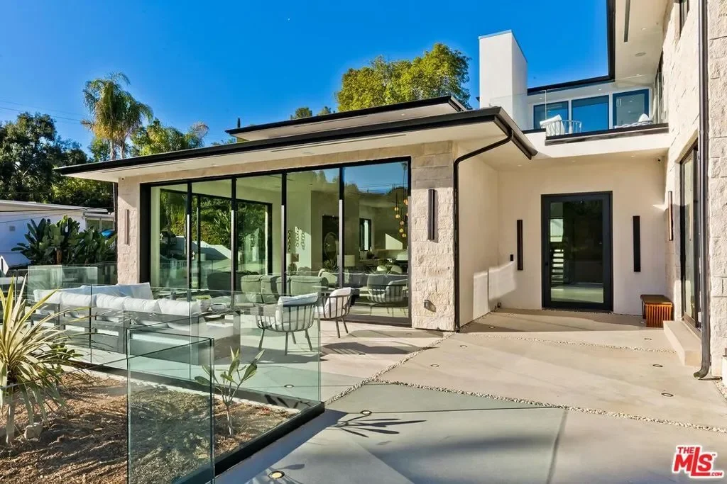 16879 Mooncrest Drive, Los Angeles, California, United States. - Photo 44