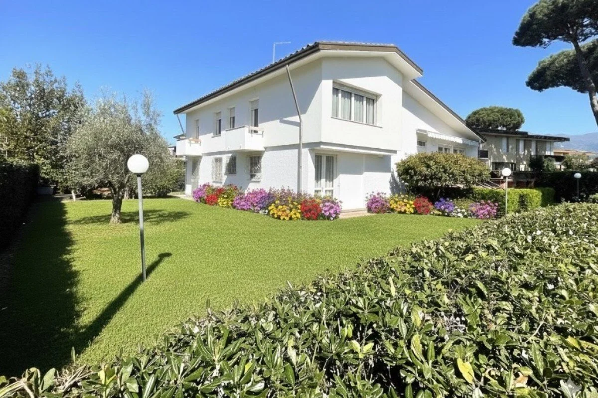 Exterior photo 7