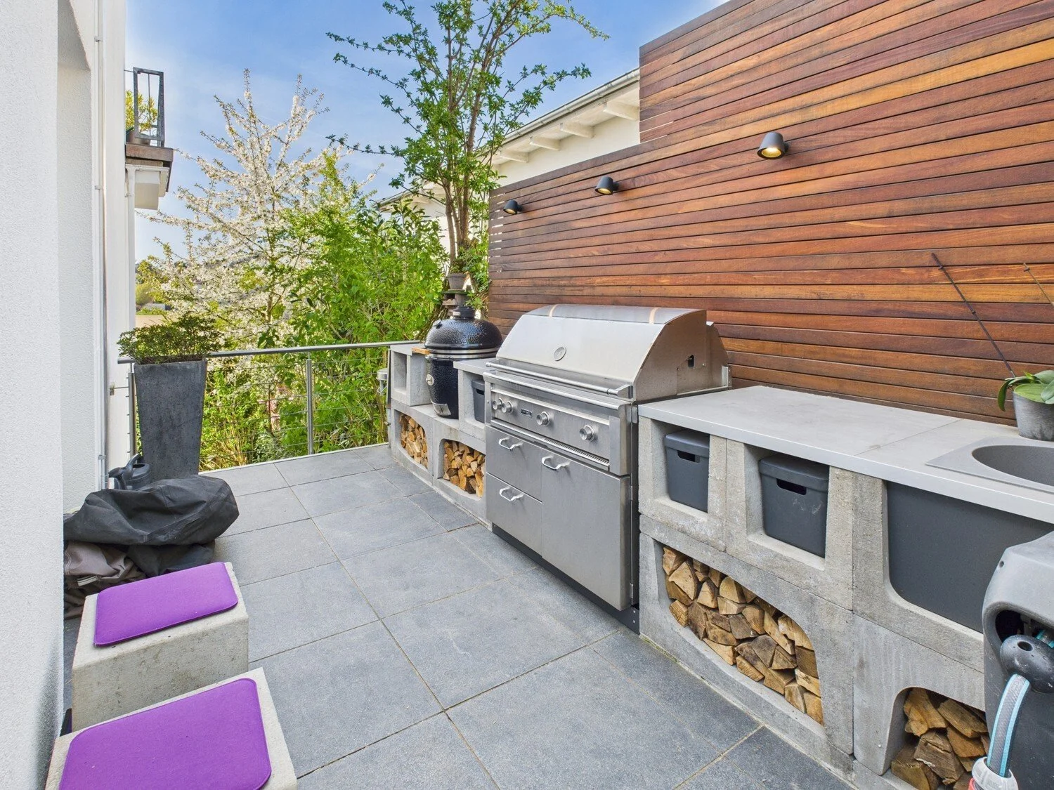 Exterior photo 4