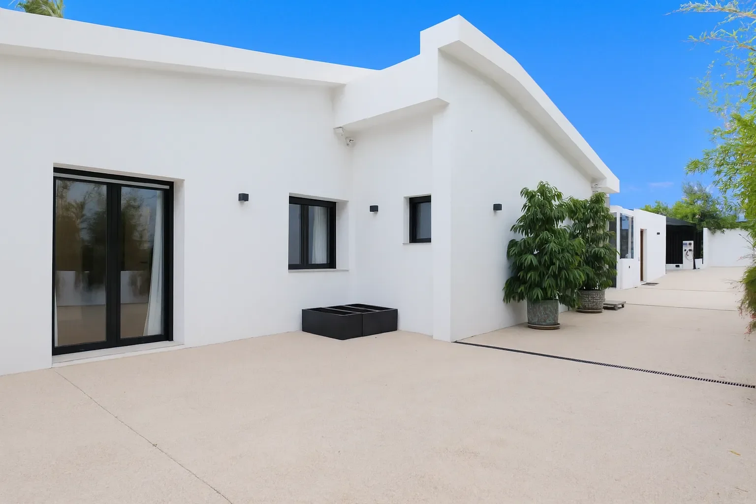 Exterior photo 10