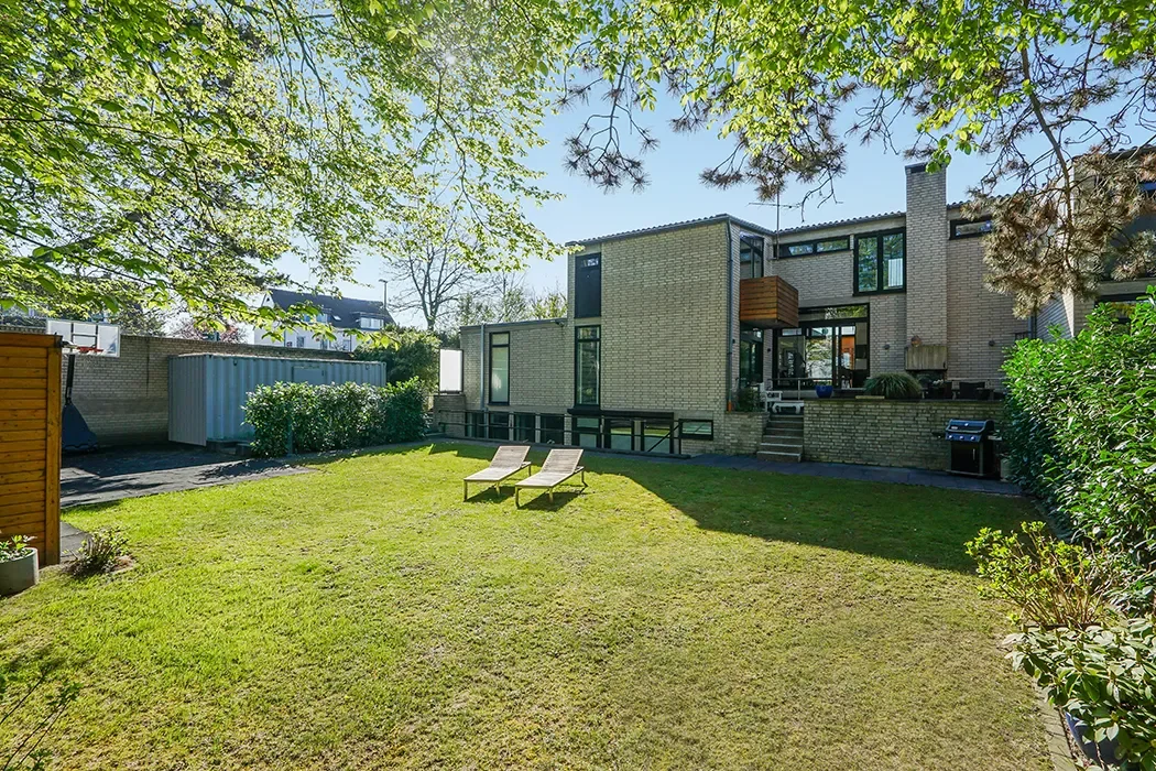 Exterior photo 2