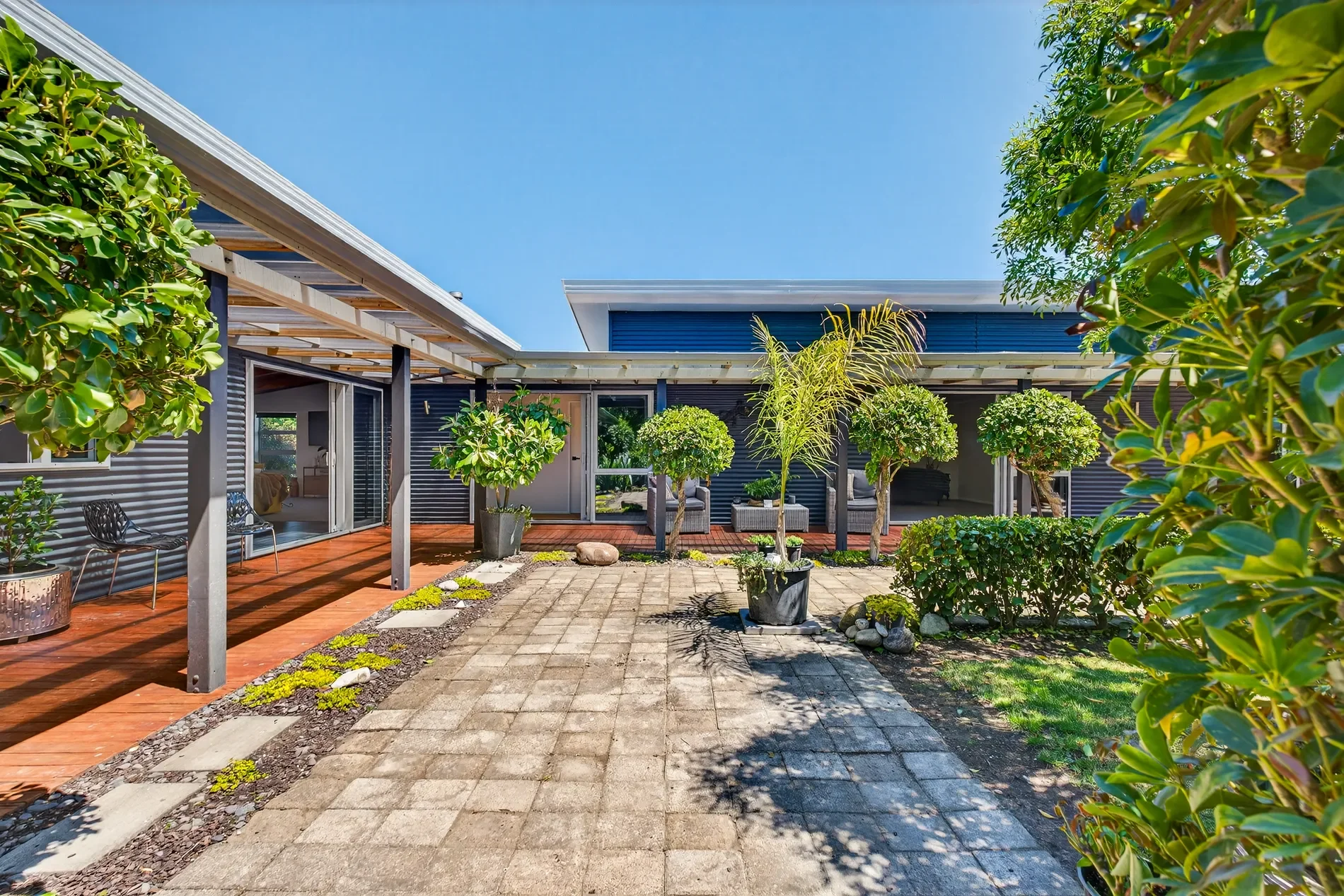 Exterior photo 8
