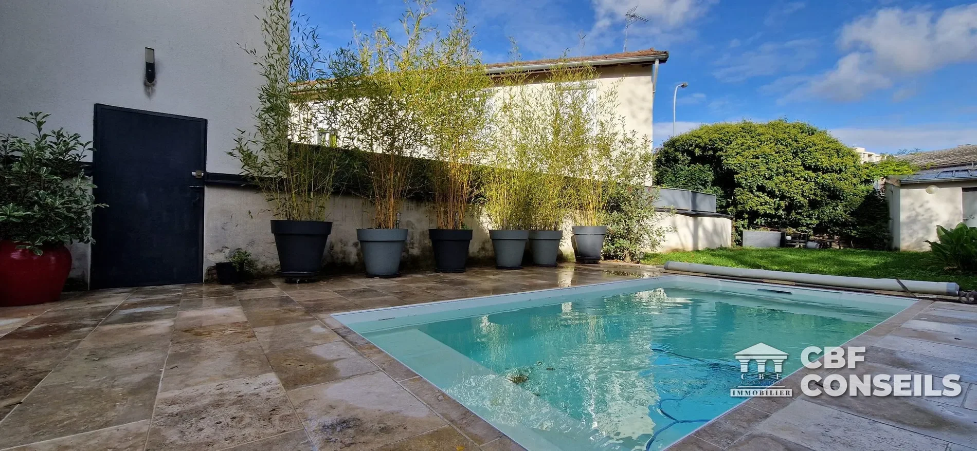 Exterior photo 12