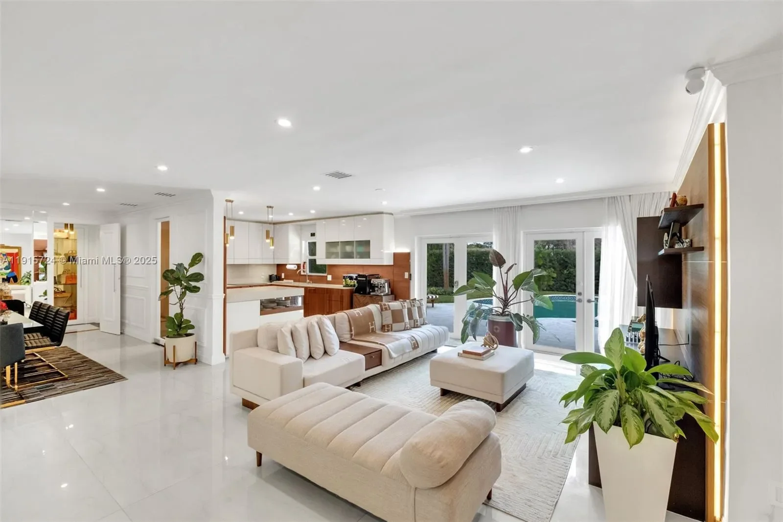 726 NE 17th Way, Fort Lauderdale, Florida, United States. - Photo 1