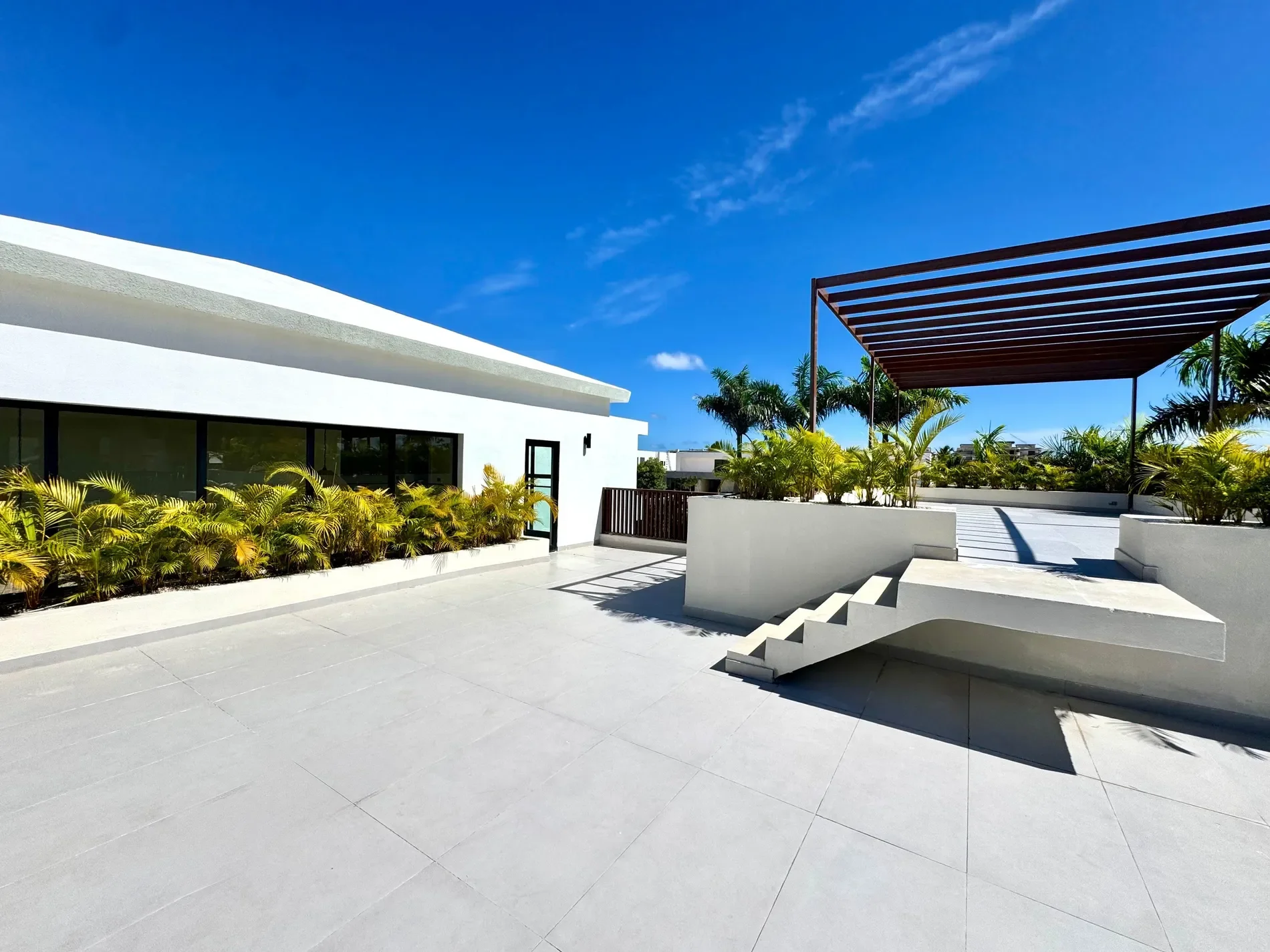 Exterior photo 7