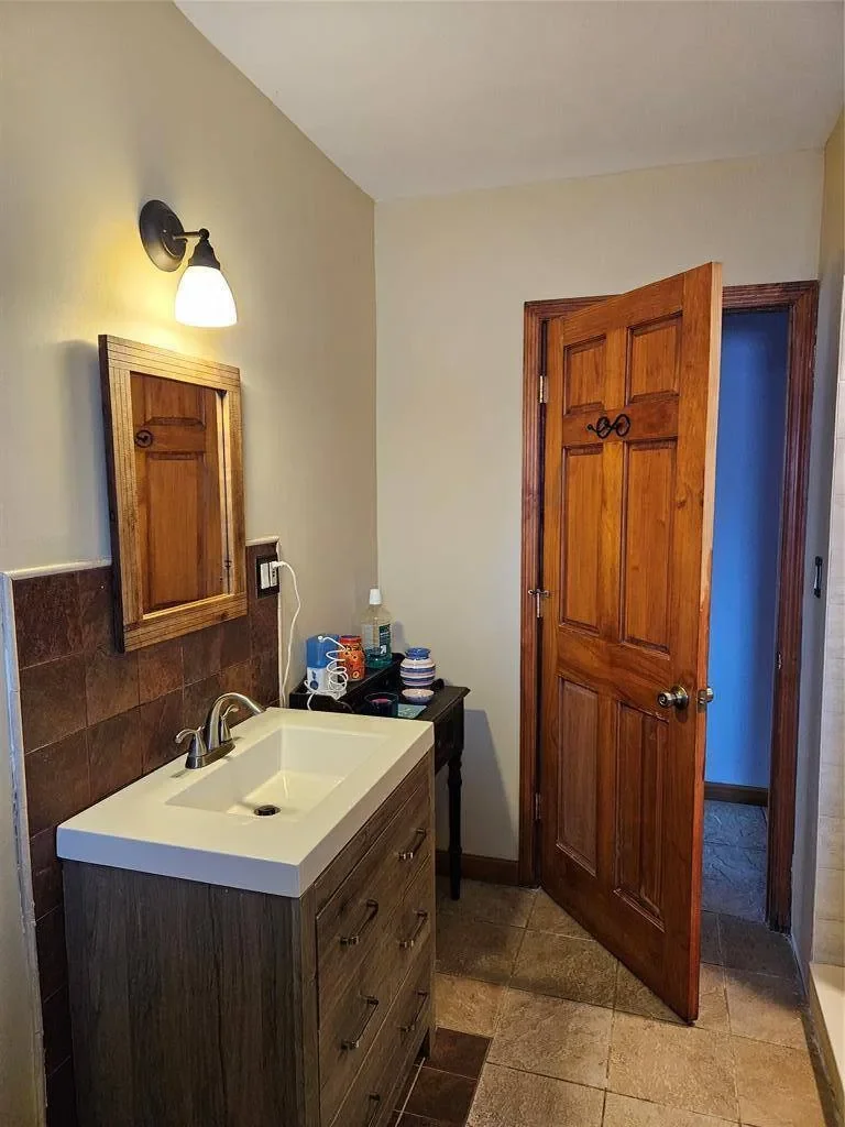 526 Hazel Drive, Woodmere, New York, United States. - Photo 12