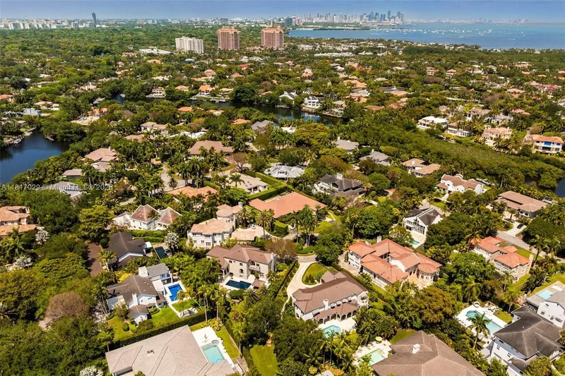 350 Costa Brava Ct, Miami, Florida, United States. - Photo 33