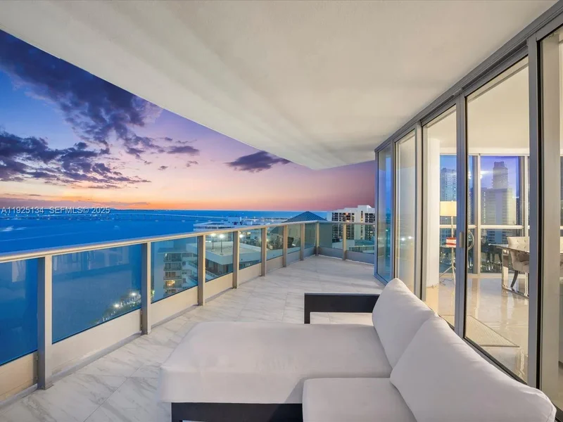 1331 Brickell Bay Dr 1811, Miami, Florida, United States. - Photo 30