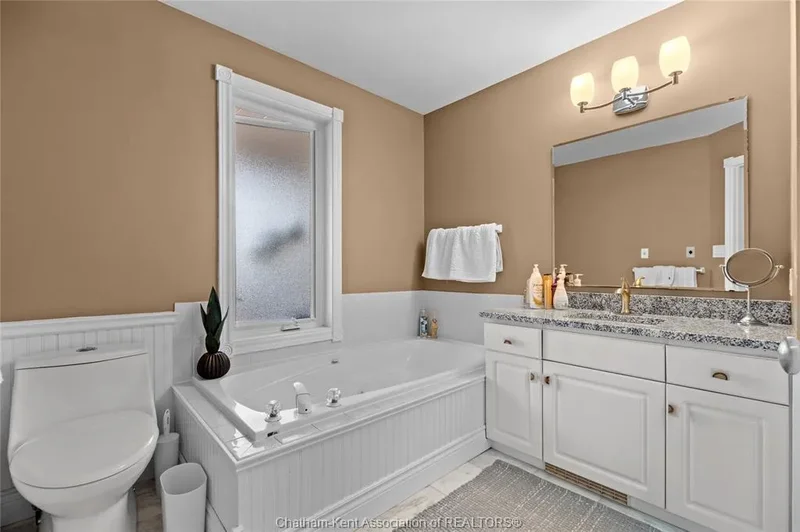 21640 Pinehurst Crescent, Chatham-Kent, ON N7M 5J3, Chatham, Ontario, Canada. - Photo 2