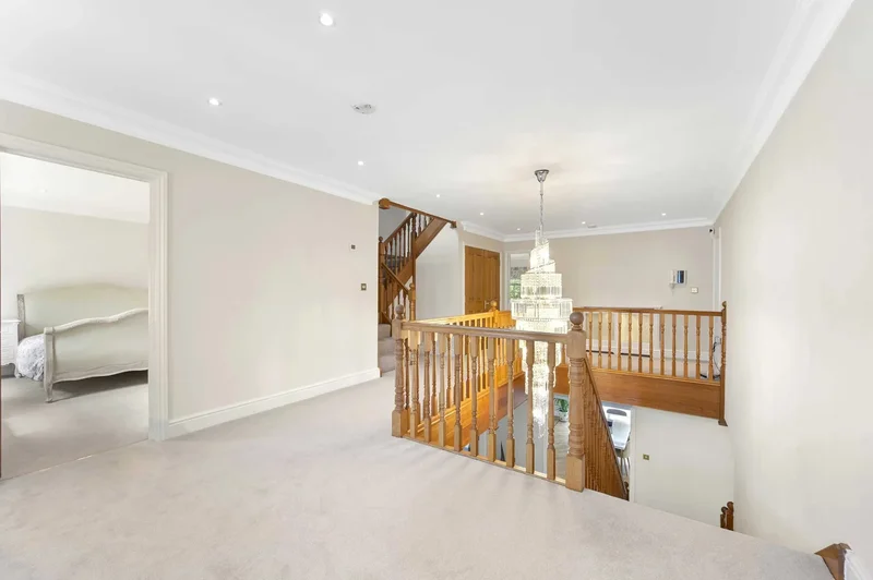 Coombe Hill Road, Kingston upon Thames, England, United Kingdom. - Photo 27