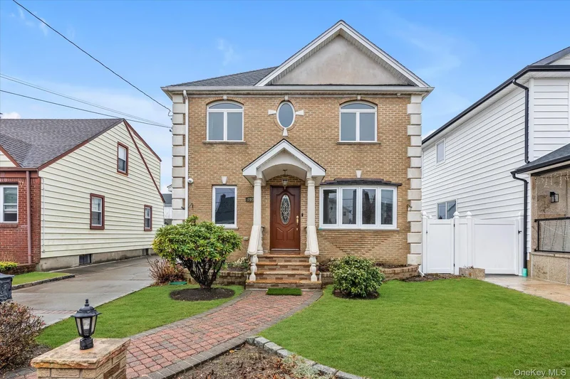 203 Pershing Parkway - Mineola, New York