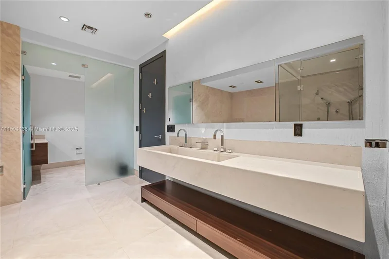 800 S Pointe Dr 502, Miami Beach, Florida, United States. - Photo 14