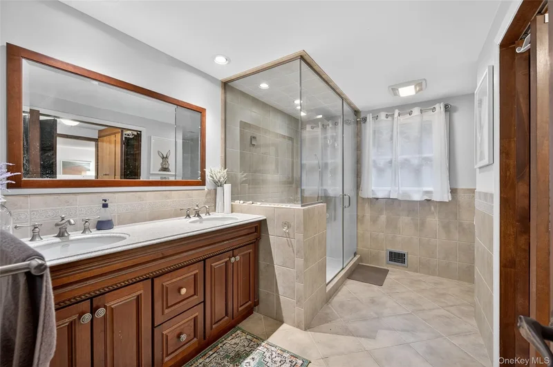 634 Park Avenue, Huntington, NY 11743, Halesite, New York, United States. - Photo 14