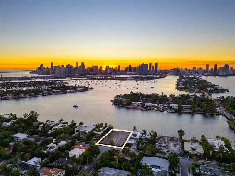 228 + 302 W Dilido Dr, Miami Beach, Florida, United States. - Photo 6