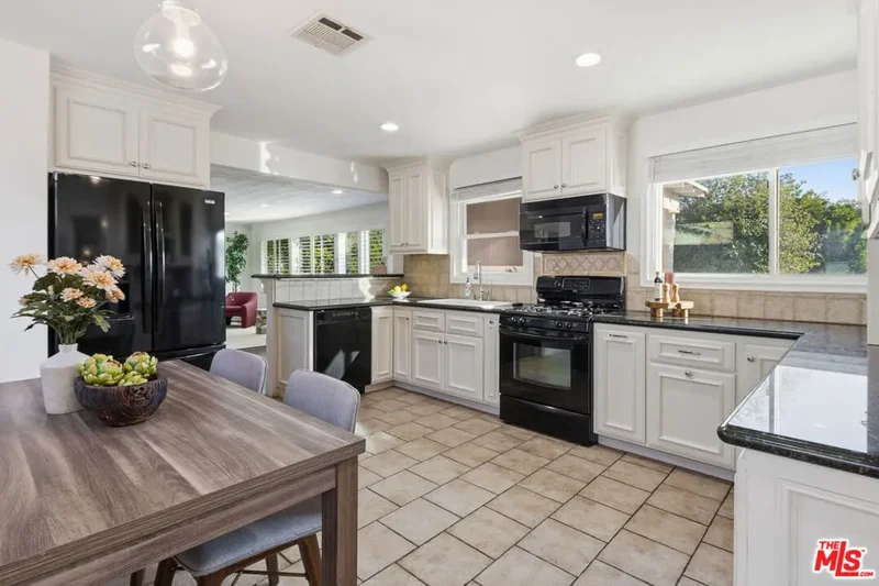 12415 Hammack Street, Los Angeles, California, United States. - Photo 11