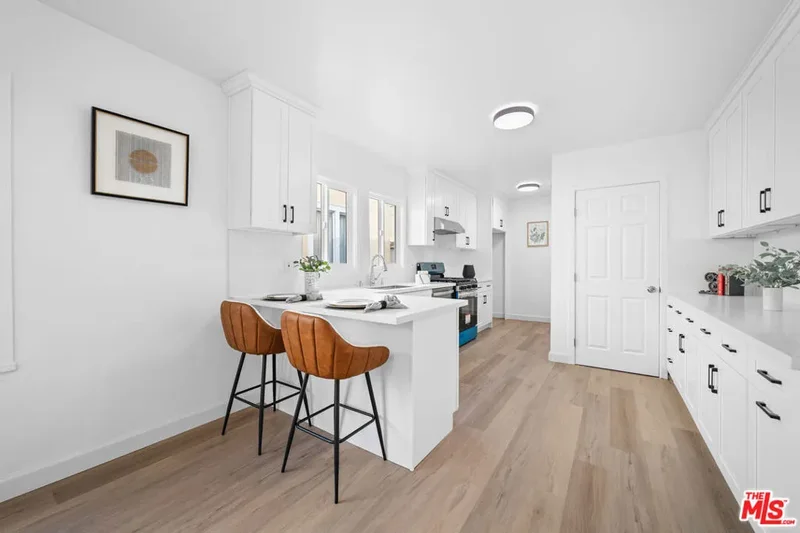 1558 Hauser Boulevard, Los Angeles, California, United States. - Photo 4