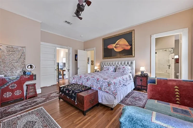 Single Family Residence in Galveston