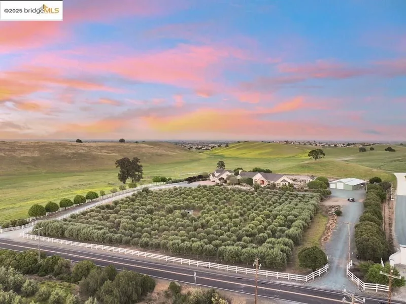 9050 Deer Valley Rd, Brentwood, California, United States. - Photo 13