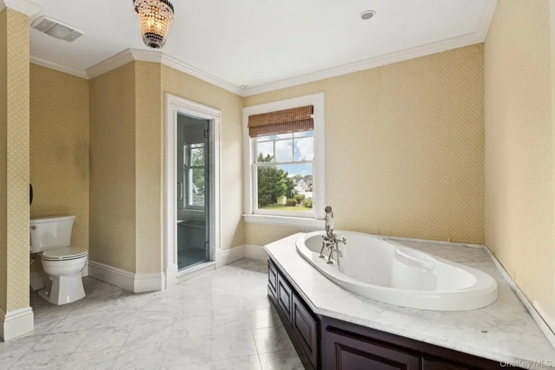 90 Thompson Avenue, Babylon, NY, 11702, USA, Babylon, New York, United States. - Photo 6