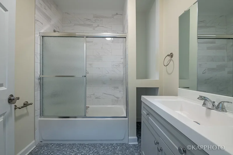 2239 W Cornelia Avenue, Chicago, IL 60618, Chicago, Illinois, United States. - Photo 39