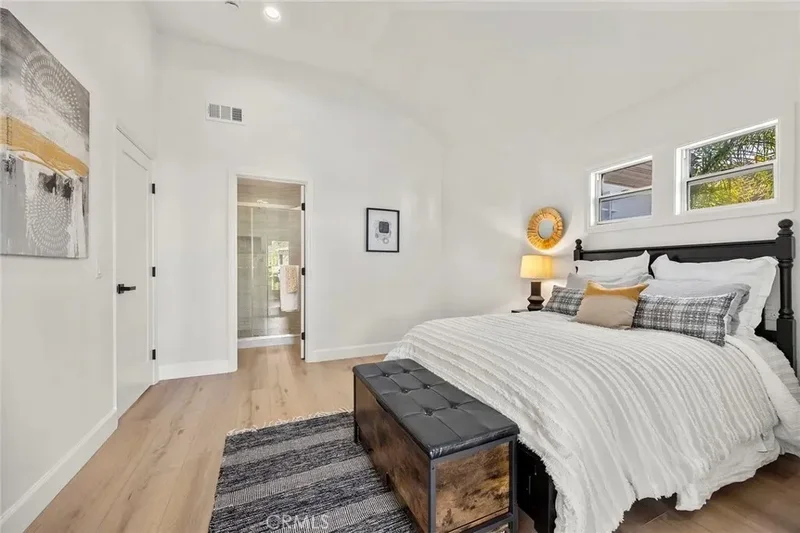 20 Flores, Lake Forest, California, United States. - Photo 29