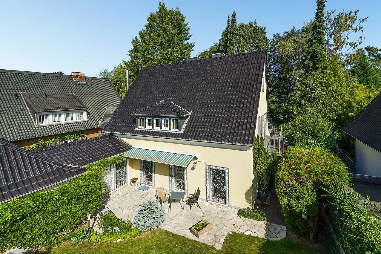 Exterior photo 7
