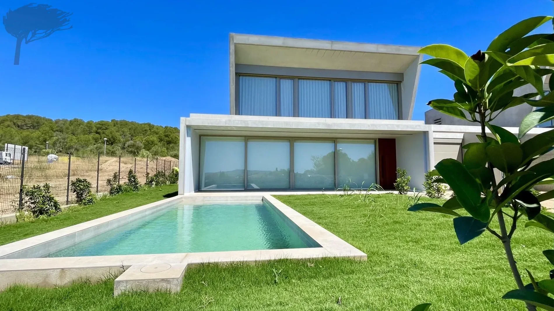 Exterior photo 2