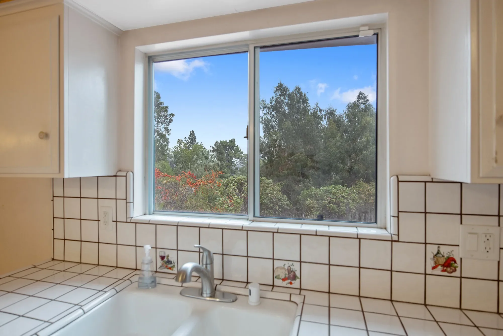 23325 Bessemer Street, Woodland Hills, CA 91367, Los Angeles, California, United States. - Photo 17