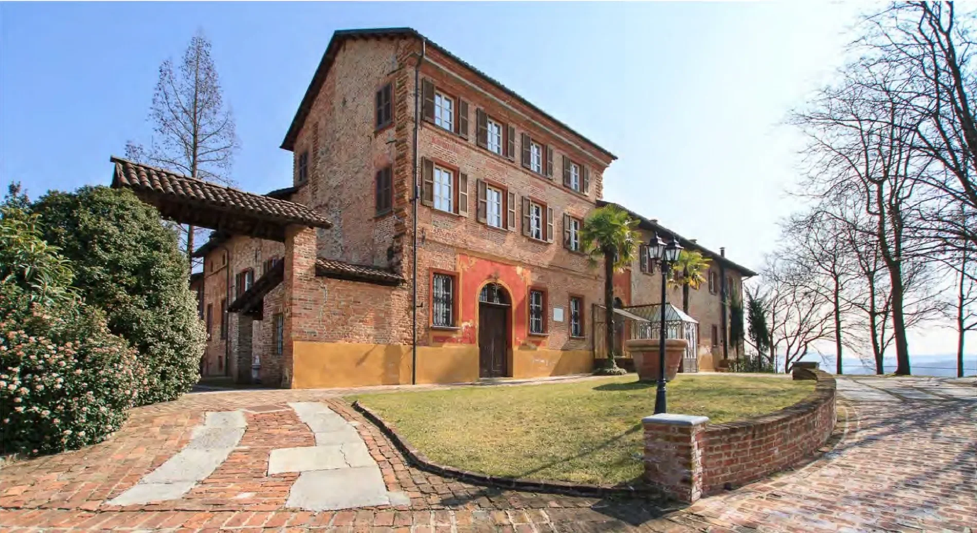 Exterior photo 11