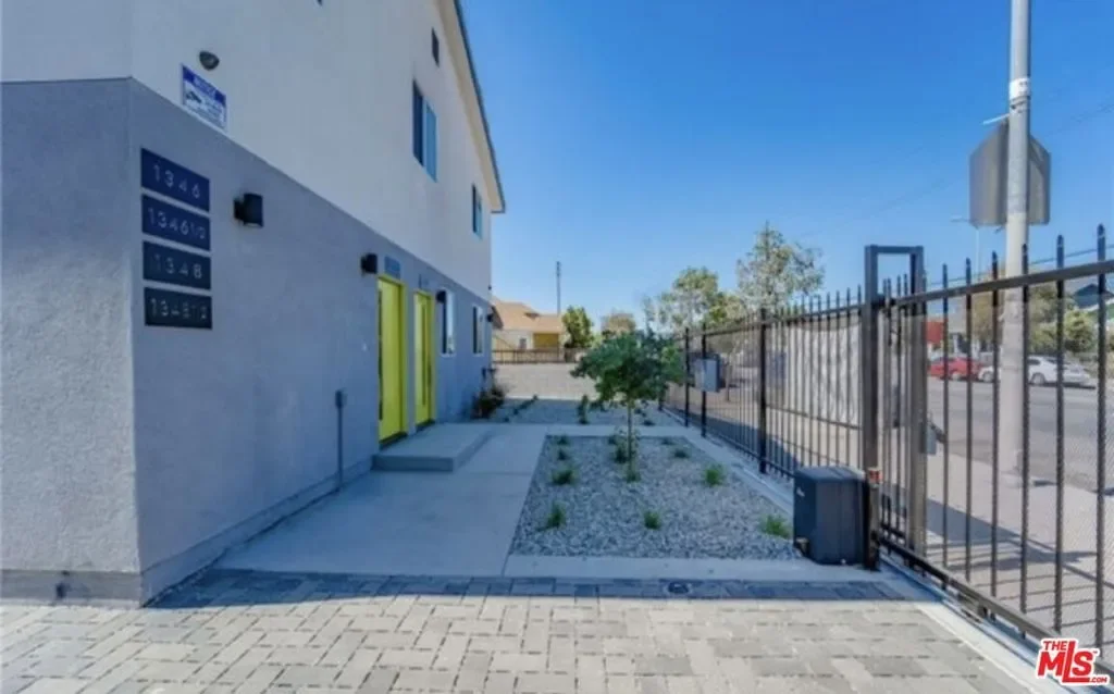 1348 E Vernon Avenue, Los Angeles, California, United States. - Photo 18