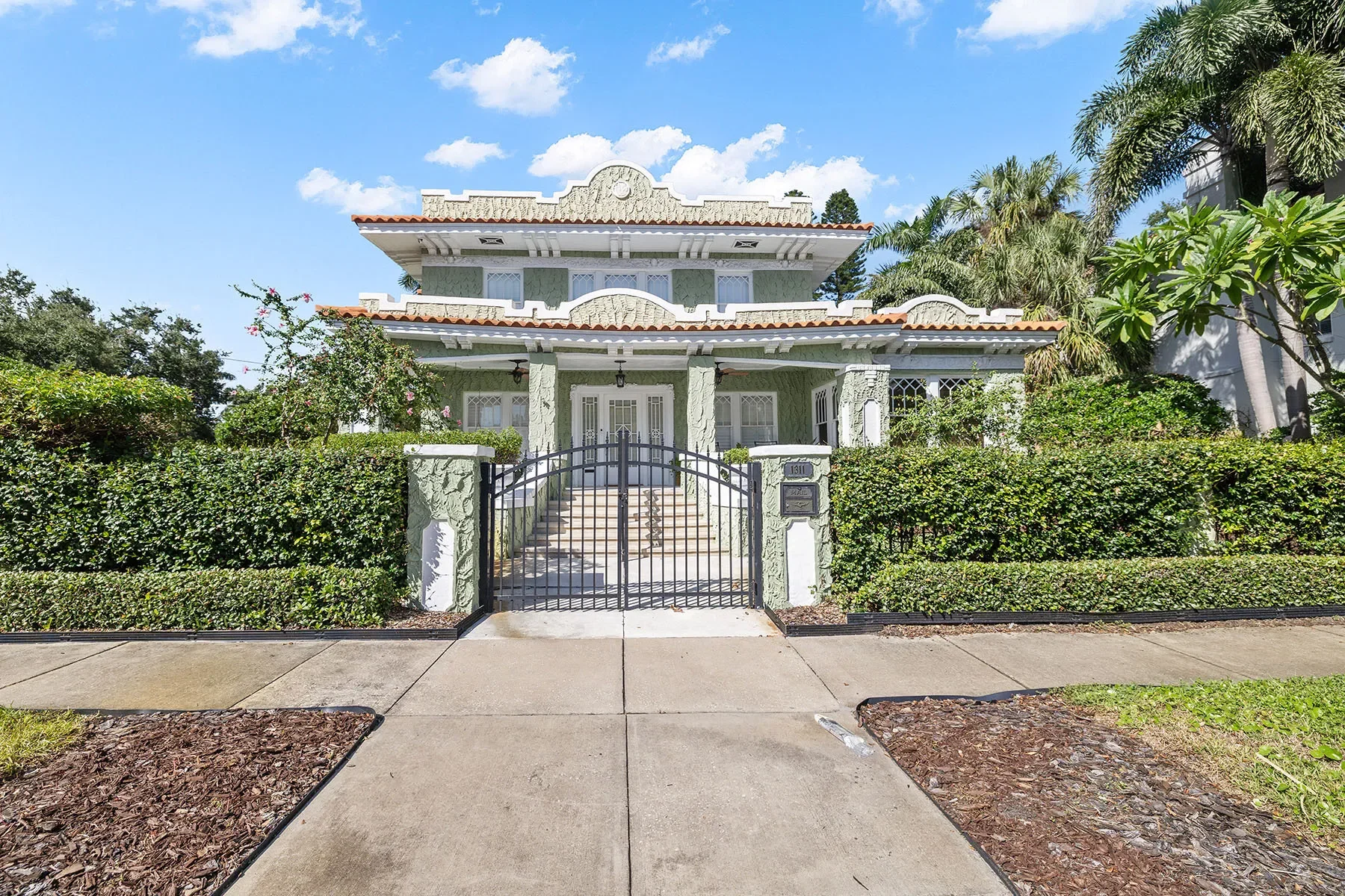 Exterior photo 3
