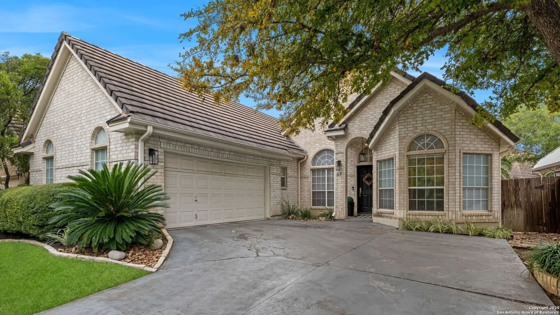 Exterior photo 2