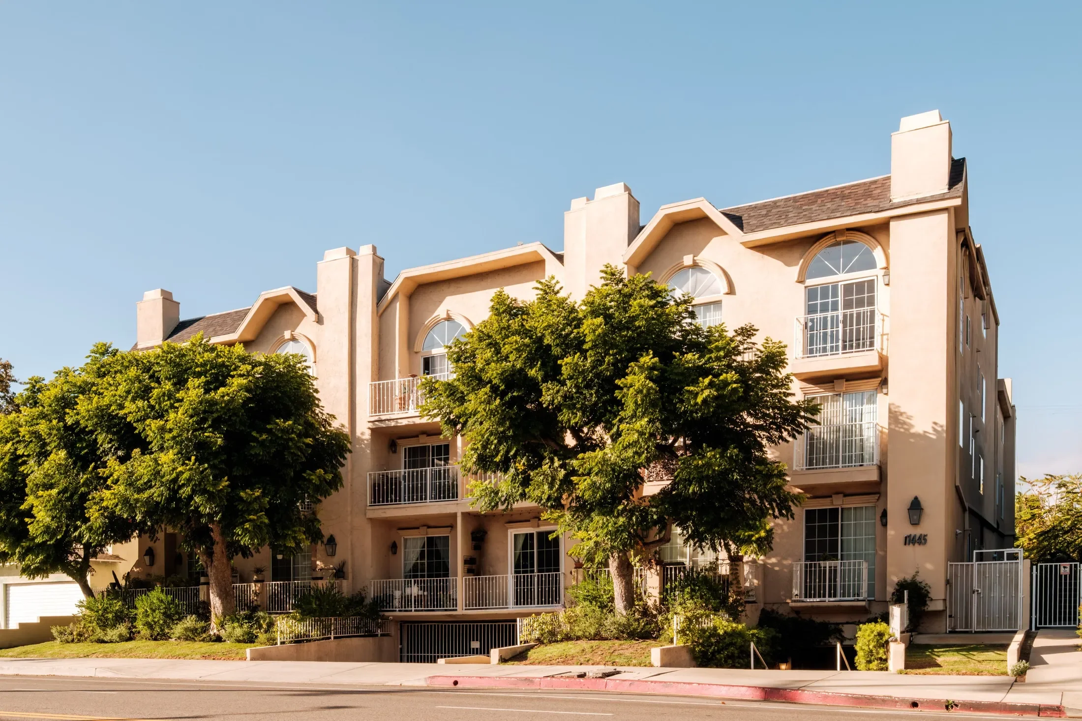 11445 Moorpark Street Unit 8, North Hollywood, CA 91602, Los Angeles, California, United States. - Photo 2