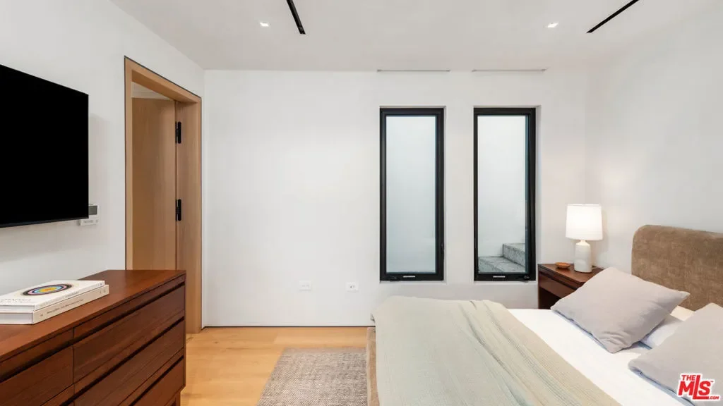 31388 Broad Beach Road, Malibu, California, United States. - Photo 24