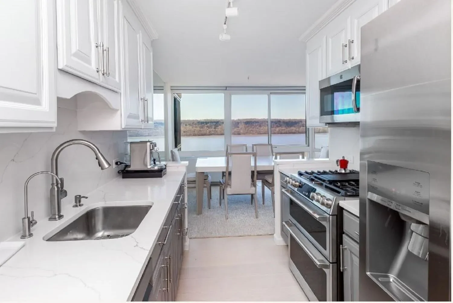 LA RIVE, 2521 PALISADE AVE, New York, New York, United States. - Photo 1