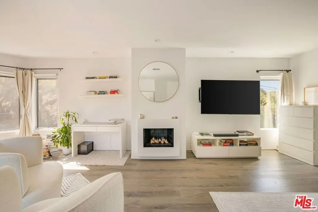 7187 Macapa Drive, Los Angeles, California, United States. - Photo 4