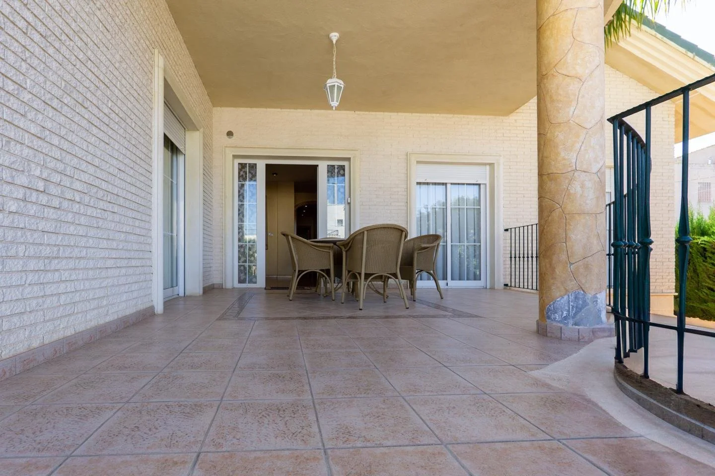 Exterior photo 7