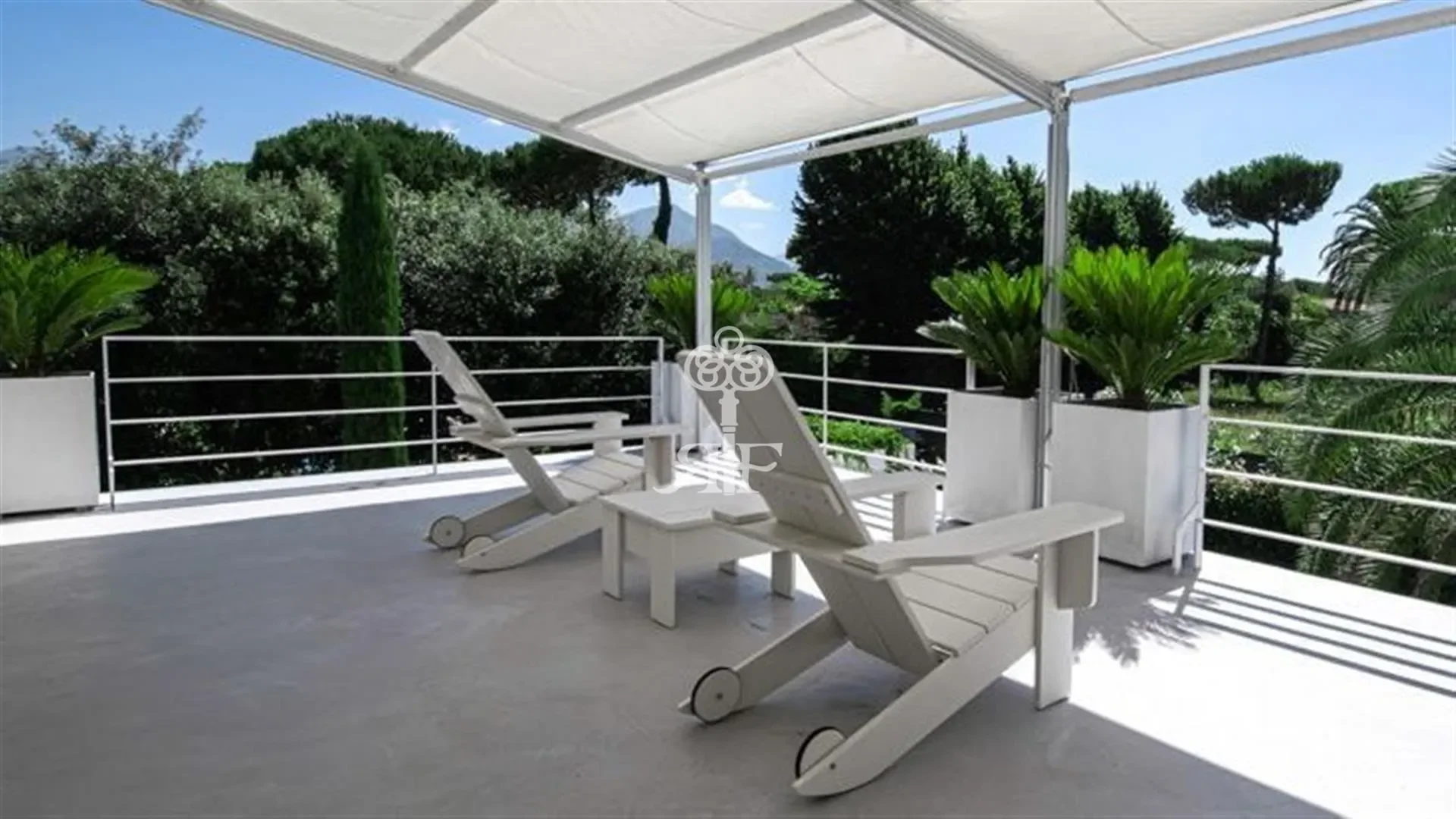 Exterior photo 7