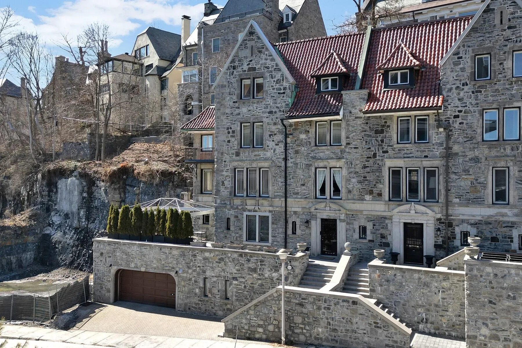 Exterior photo 4
