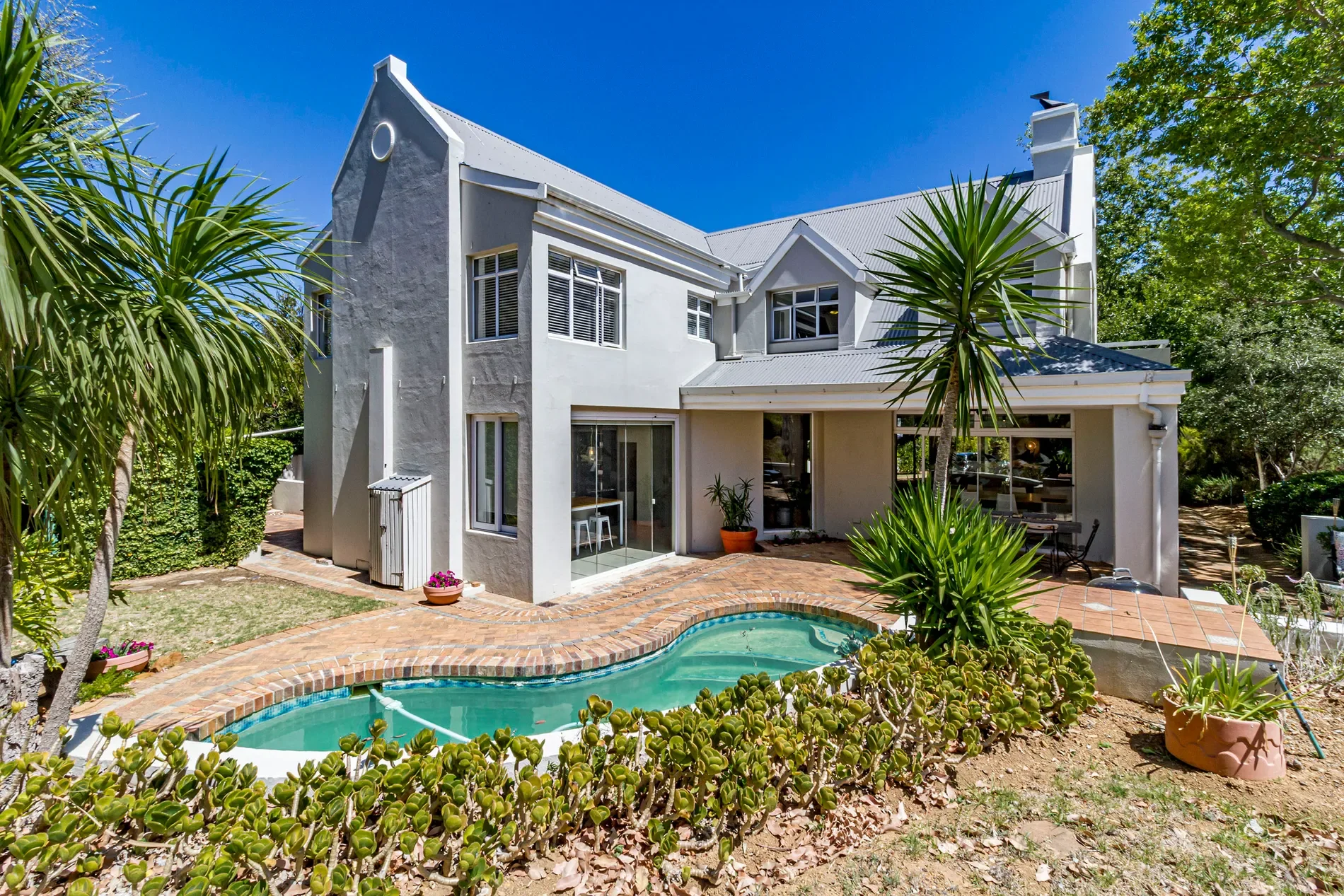 Exterior photo 12