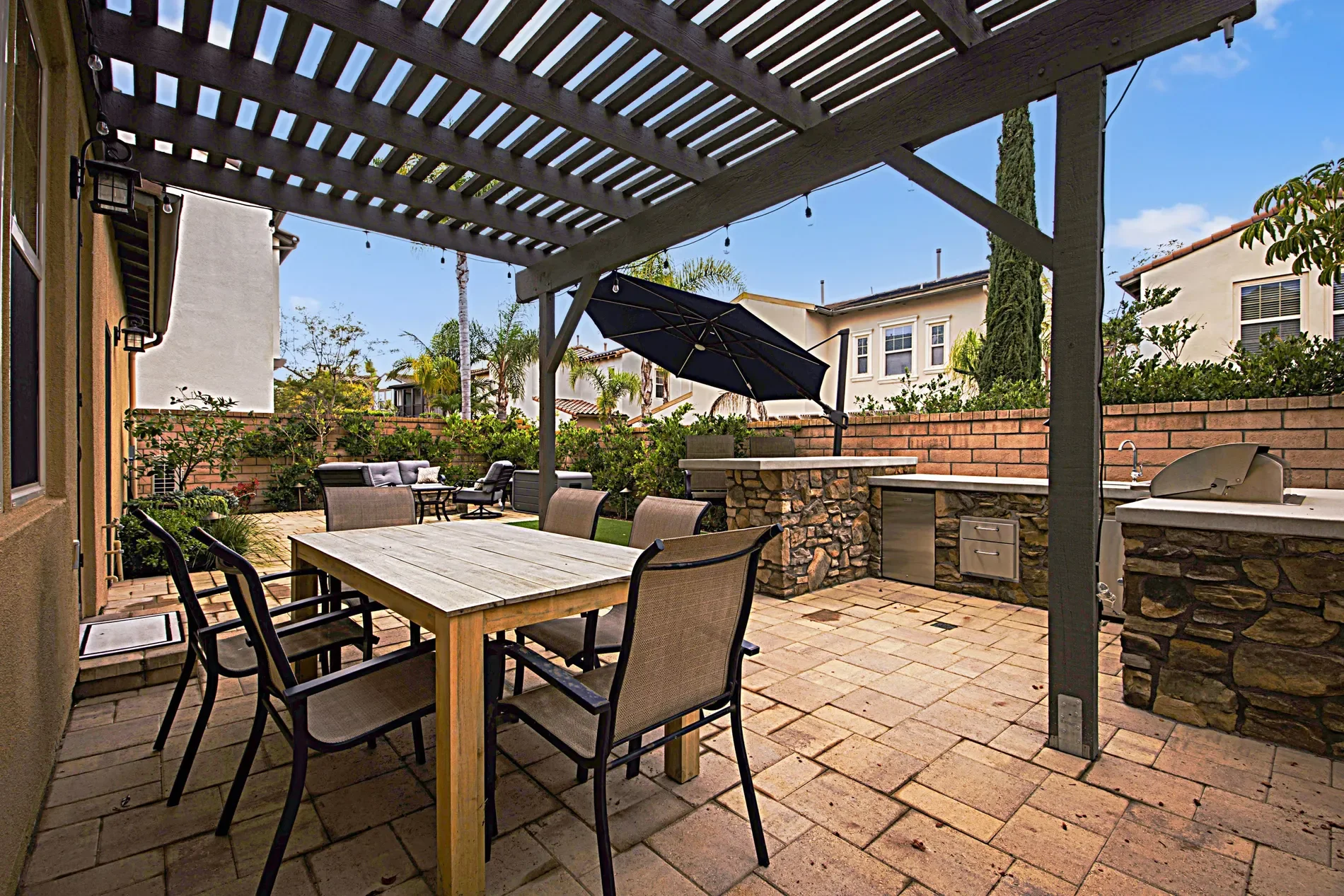 Exterior photo 6