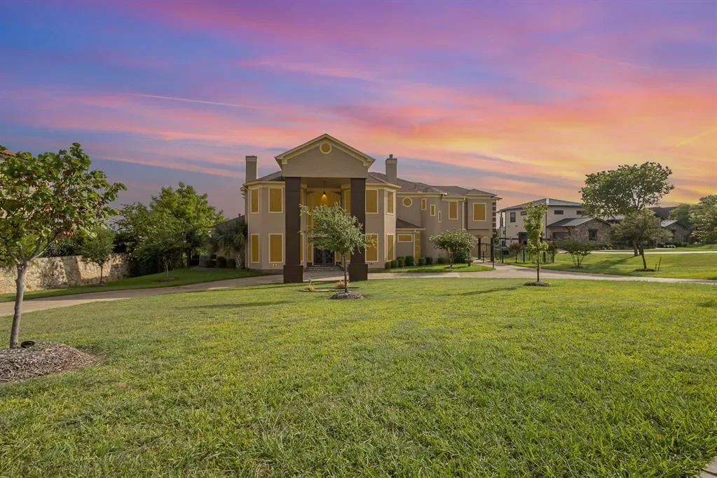 1031 Mallard Pointe Drive, Grand Prairie, Texas, United States. - Photo 3